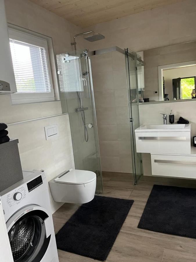 Modernes Ferienhaus Mit Panoramablick Rosegg Eksteriør billede
